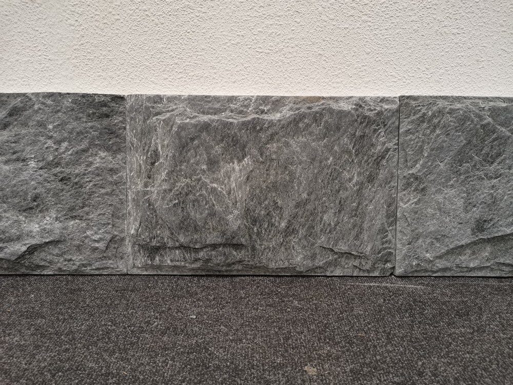 Плитка из талькохлорита дикий камень 300x300x20